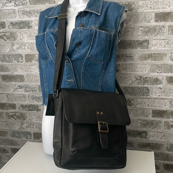 Claire Chase Black Leather Versailles Man Bag Columbia South America - Picture 1 of 11